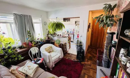 À venda no bairro estreito! 2 quartos, vista mar e 1 vaga de garagem.
