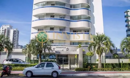 À venda no bairro Estreito! 3 quartos, alto padrão, sacada com churrasqueira, Vista Mar, hidromassagem e 2 vagas de garagem.