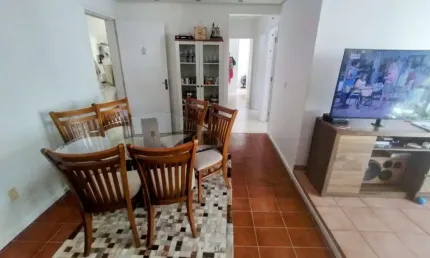 À venda no Centro de Florianópolis! 3 quartos, sacada com vista Mar e 1 vaga de garagem.