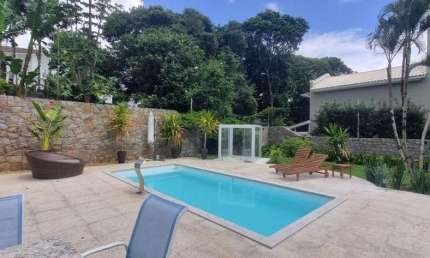À venda em Condomínio Fechado! 4 quartos, piscina privativa, varanda gourmet e 360m².