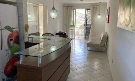 À venda na Praia de Jurerê Internacional! 2 quartos, sacada com churrasqueira e 2 vagas de garagem.