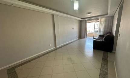 Locação! Apartamento com 126m², 3 quartos, dependência de empregada, sacada com churrasqueira e 2 vagas de garagem.