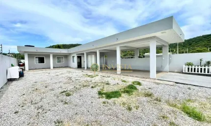 Casa com 160m², 2 quartos e 3 vagas de garagem - à venda no bairro forquilhas.
