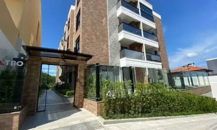 À venda no bairro coqueiros! garden, varanda gourmet com churrasqueira, 2 quartos e 2 vagas de garagem.