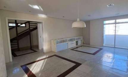 Duplex no Centro de Florianópolis! 4 quartos, terraço privativo e 2 vagas de garagem.