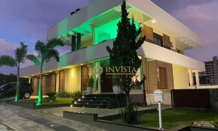 À venda no bairro pedra branca! alto padrão, 3 quartos, hidromassagem, piscina e 2 vagas de garagem.