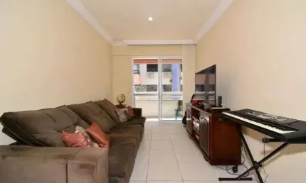 À venda | Apartamento de 86m² com sacada, 3 quartos e 1 vaga de garagem – Centro, Florianópolis.
