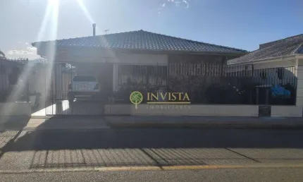 À venda | Casa com 187m², churrasqueira, 3 quartos e 2 vagas de garagem - Ipiranga, São José.