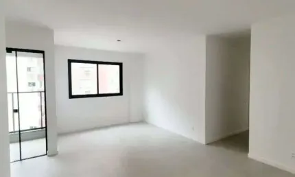 À venda | Sacada com churrasqueira, 2 quartos, hobby box e 1 vaga de garagem - Estreito, Florianópolis.