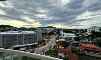 À venda | 77 m², Sacada com churrasqueira, 2 quartos e 1 vaga de garagem - Itacorubi, em Florianópolis.