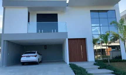 À venda | Villa Ratones, 320m², 3 suítes, piscina privativa e 2 vagas de garagem.