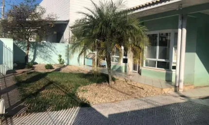 À venda | Casa com 4 quartos, 300 m² e 4 vagas de garagem - Abraão, em Florianópolis.