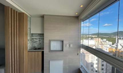 À venda | Mobiliado, 89 m², sacada com churrasqueira, 3 quartos e 1 vaga de garagem - Itacorubi, em Florianópolis.