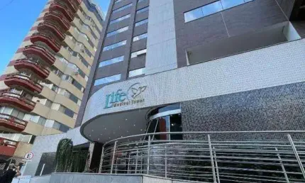 À venda | Life Medical Tower, 77 m², sala comercial com 2 vagas de garagem - Centro, em Florianópolis.