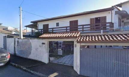 Prédio com 5 apartamentos, 500 m² e 5 vagas de garagem - Próximo ao Shopping Itaguaçu, em São José.