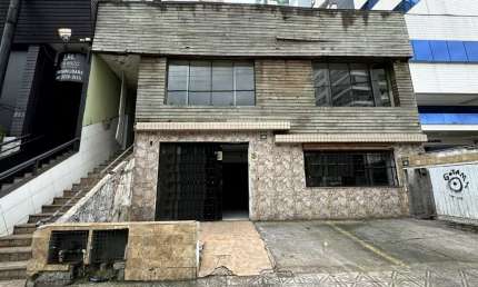 À venda | Prédio Comercial com 220 m² – Av. Rio Branco, Centro de Florianópolis