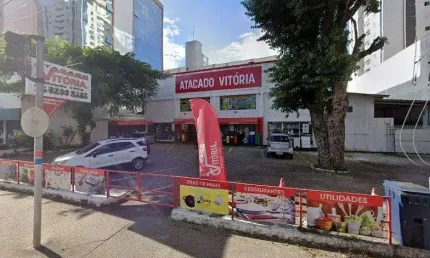 Locação | 815 m², 7 salas e 11 vagas de garagem - Estreito, em Florianópolis.