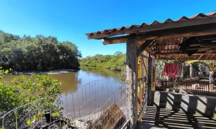 Exclusivo - á venda em sambaqui | 499 m², 3 quartos e 2 vagas de garagem.