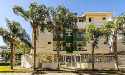 À venda | 70 m², sacada com churrasqueira, 2 quartos e 1 vaga de garagem - Praia de Jurerê, em Florianópolis.