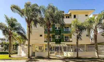 À venda | 70 m², sacada com churrasqueira, 2 quartos e 1 vaga de garagem - praia de jurerê, em florianópolis.