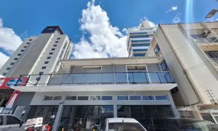 Locação | Loja Comercial com 308 m² e 2 vagas de garagem - Kobrasol, em São José.