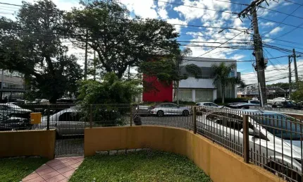 Locação | 200 m², 4 quartos, Residencial, 2 vagas de garagem - Santa Mônica, próximo ao Bradesco.