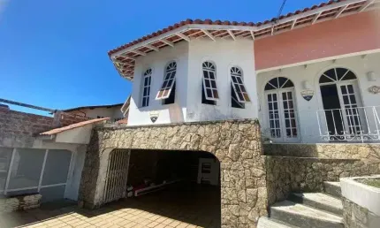 À venda | 419 m², 3 quartos, varanda e 3 vagas de garagem - Agronômica, em Florianópolis.