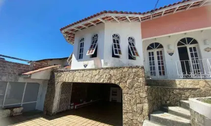 À venda | 419 m², 3 quartos, varanda e 3 vagas de garagem - Agronômica, em Florianópolis.