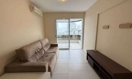 À venda | 73 m², sacada com churrasqueira, semi mobiliado, 2 quartos e 1 vaga de garagem - Itacorubi, em Florianópolis.