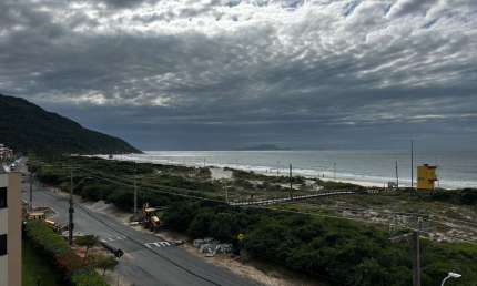 À venda | 216 m², Terraço frente Mar, 4 quartos e 2 vagas de garagem - Praia dos Ingleses, em Florianópolis.