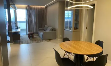 À venda | 111 m², Mobiliado, Sacada com Churrasqueira, 3 quartos e 2 vagas - Estreito, em Florianópolis.