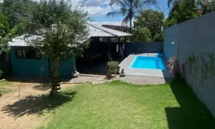 À venda | 175 m² construídos, 2 quartos, piscina privativa, churrasqueira e 2 vagas de garagem - Tijuquinhas, em Biguaçu.