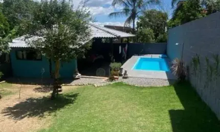 À venda | 175 m² construídos, 2 quartos, piscina privativa, churrasqueira e 2 vagas de garagem - Tijuquinhas, em Biguaçu.