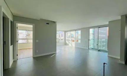 À venda | 121 m², sacada com churrasqueira, 3 quartos e 2 vagas de garagem - centro, em florianópolis.