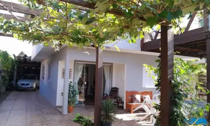 À venda | 180 m², 4 quartos, churrasqueira e 2 vagas de garagem - Praia de Fora, Palhoça/SC.