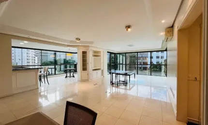 À venda | 229,70 m², 4 quartos, sacada com churrasqueira e 3 vagas de garagem -Centro de Florianópolis, próximo ao Beiramar Shopping.