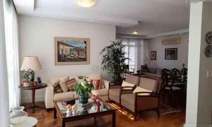 À venda | 160 m², prédio frente mar, 3 quartos, sacada e 1 vaga - av. beira mar norte.