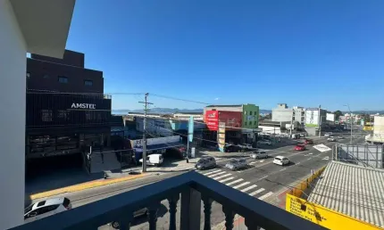 Locação | 80 m², 3 quartos e localização privilegiada - Barreiros, em São José.