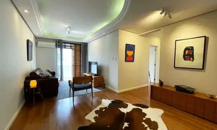 À venda | 105 m², Sacada, Semi Mobiliado e 1 vaga de garagem - Centro, em Florianópolis.