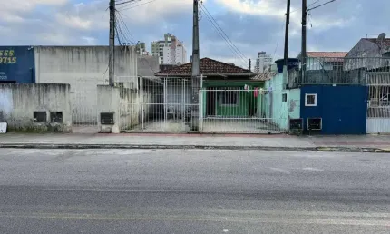 À venda | 264 m², 4 quartos e 2 vagas de garagem - Kobrasol, em São José.