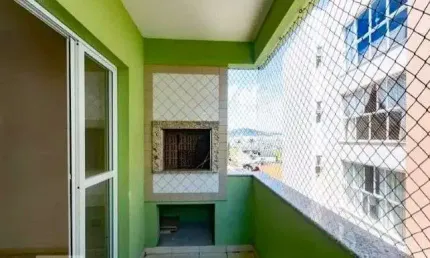 À venda | 80 m², sacada com churrasqueira, vista mar, 2 quartos e 1 vaga - balneário estreito, florianópolis.