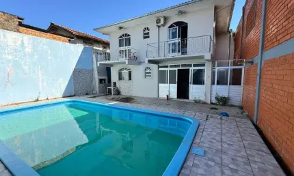 À venda | 185 m², Piscina, churrasqueira, 4 quartos e 2 vagas cobertas - Coloninha, Florianópolis.