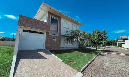 À venda | 247 m², 3 quartos, Terraço, área gourmet com churrasqueira e 3 vagas - Condomínio fechado, Praia do Campeche - Florianópolis/SC.