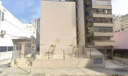 À venda | 2 quartos, térreo e 1 vaga de garagem - centro de florianópolis.