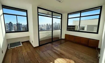 À venda | 211 m², andar alto, 4 quartos e 2 vagas - próximo ao hippo, centro de florianópolis.