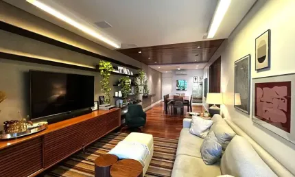 À venda | 129 m², mobiliado, alto padrão, 2 suítes, sacada com churrasqueira e 2 vagas - bairro agronômica, florianópolis.