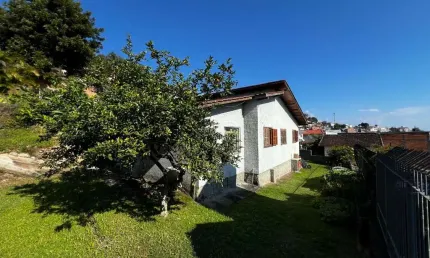 À venda | 360 m², 2 quartos (1 suíte), vista mar e 4 vagas de garagem - agronômica, florianópolis.