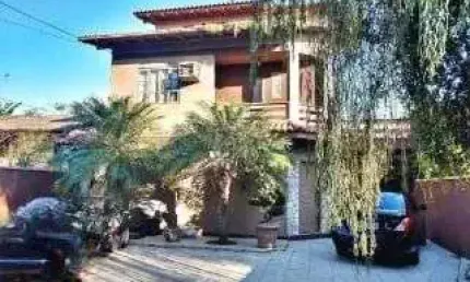 À venda | 270 m², 4 quartos, piscina e 6 vagas - palhoça/sc.