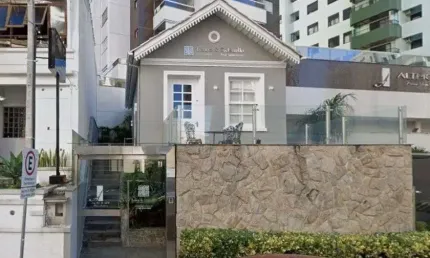 À venda | casa com 47 m², 2 quartos, varanda e 2 vagas - centro, em florianópolis.