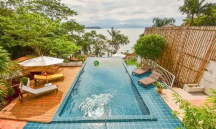 À venda | Pé da Areia, 500m², vista Mar, 5 quartos e 4 suítes - Sambaqui, em Florianópolis.